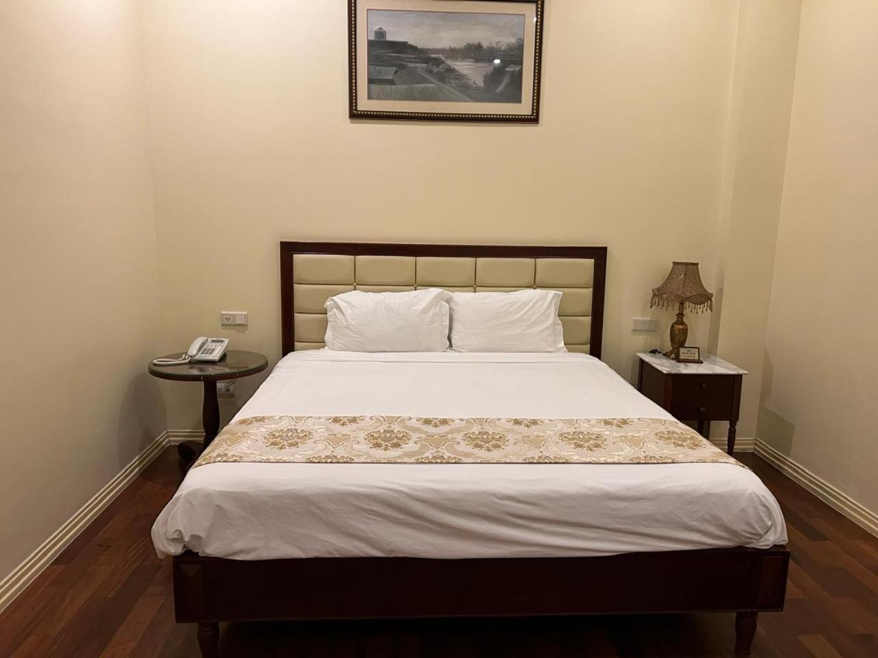 Hotel Khach San Sa Chi - Mong Cai Extérieur photo